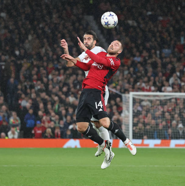 亚前锋在近 亚前锋在近